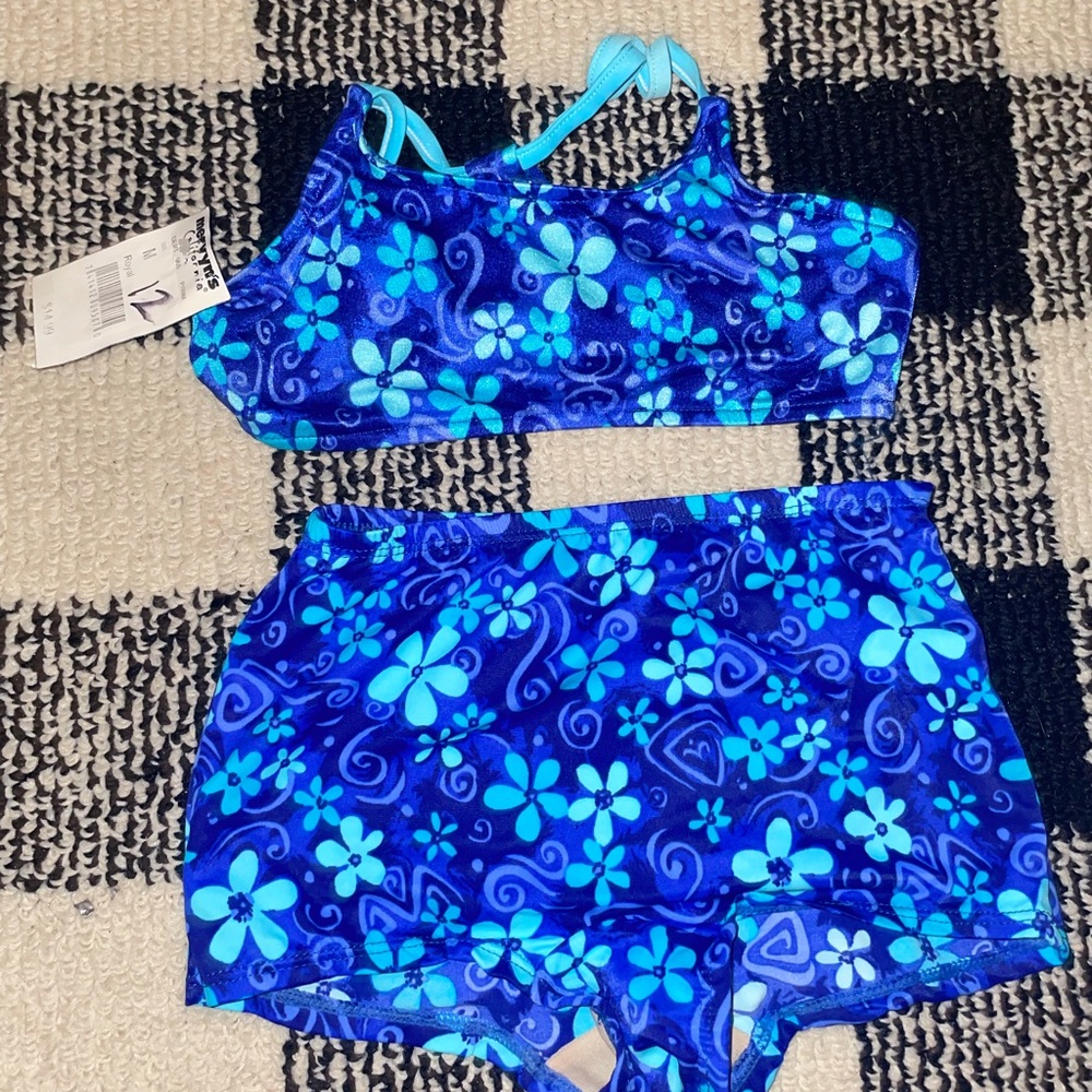Vintage bikini fits teen 12-14 so cute it just doesn’t fit me:(